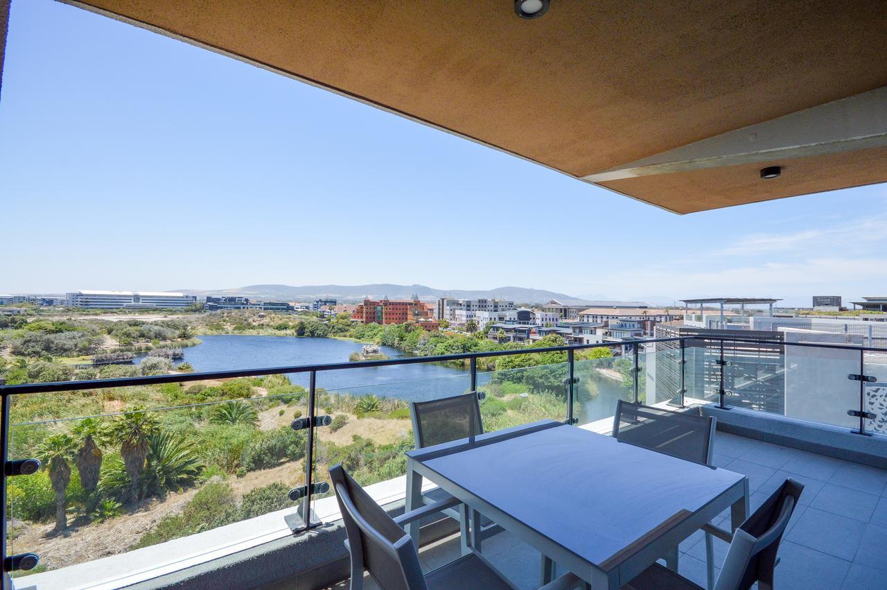 Apartment Waters Edge Luxury