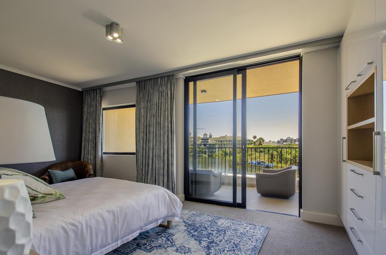 Apartment Waters Edge Luxury