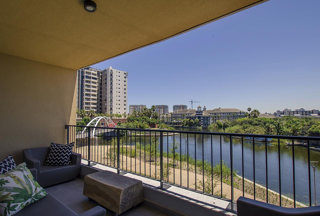 Waters Edge Luxury Apartment