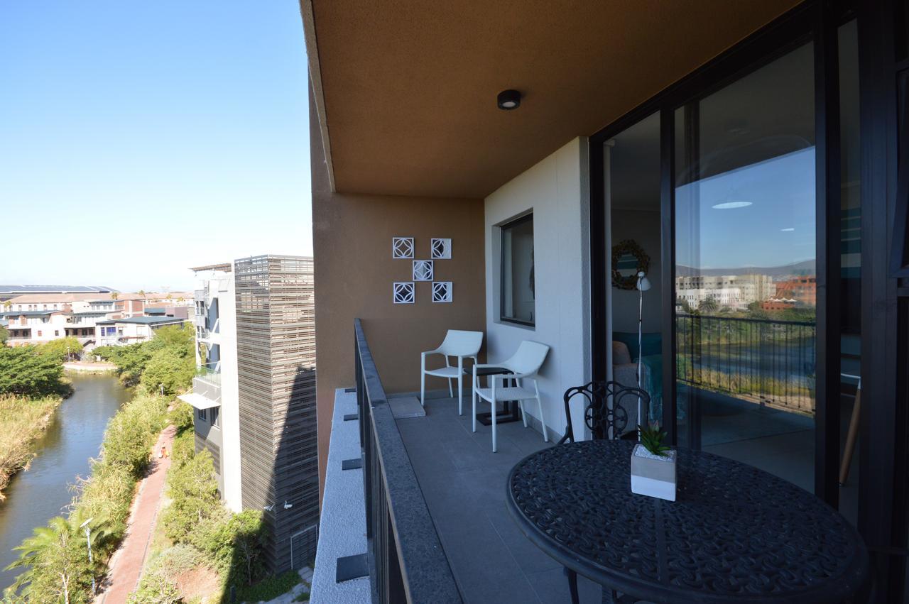 Waters Edge Luxury Apartment *