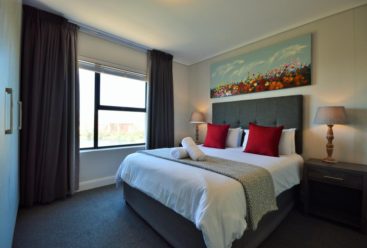 Waters Edge Luxury Apartment *